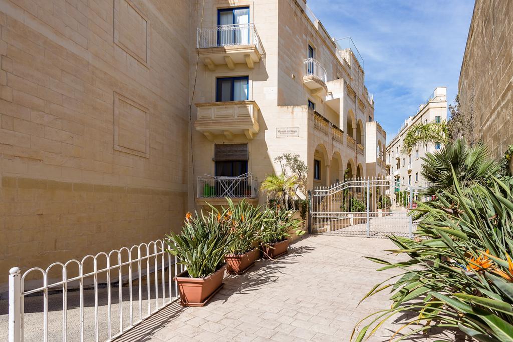 Seaview Luxury Penthouse With Shared Swimming Pool Apartment Ghajnsielem Exterior photo